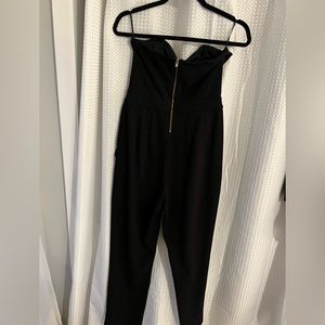 Black sweetheart neckline jumpsuit with pockets